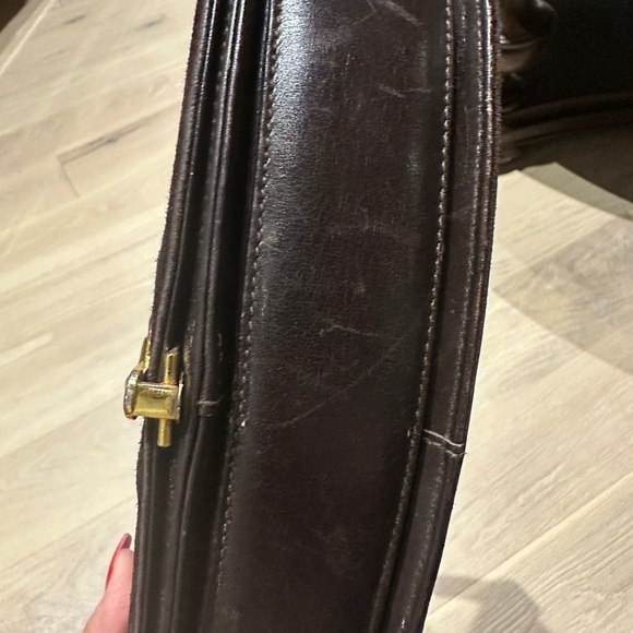 Authentic Vintage Gucci Sherry Line Saddle Shoulder Bag in Dark Brown Suede - Picture 6 of 13